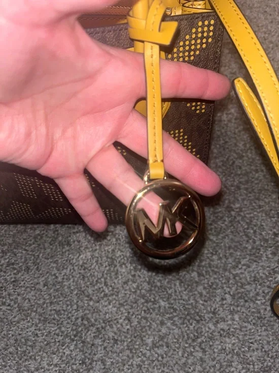 Michael Kors Mercer bag in Marigold - Picture 4 of 11